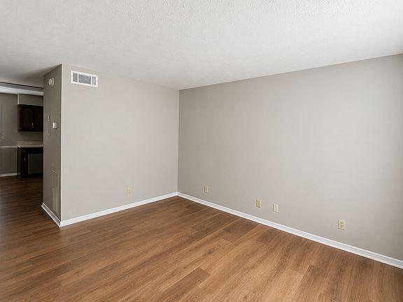 3rd image of 1000 Brown Ave #C7