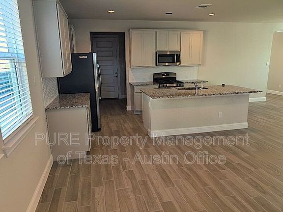 5th image of 213 Graver St