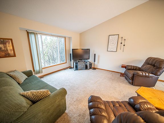 3rd image of 3919 Huntington Ln NW