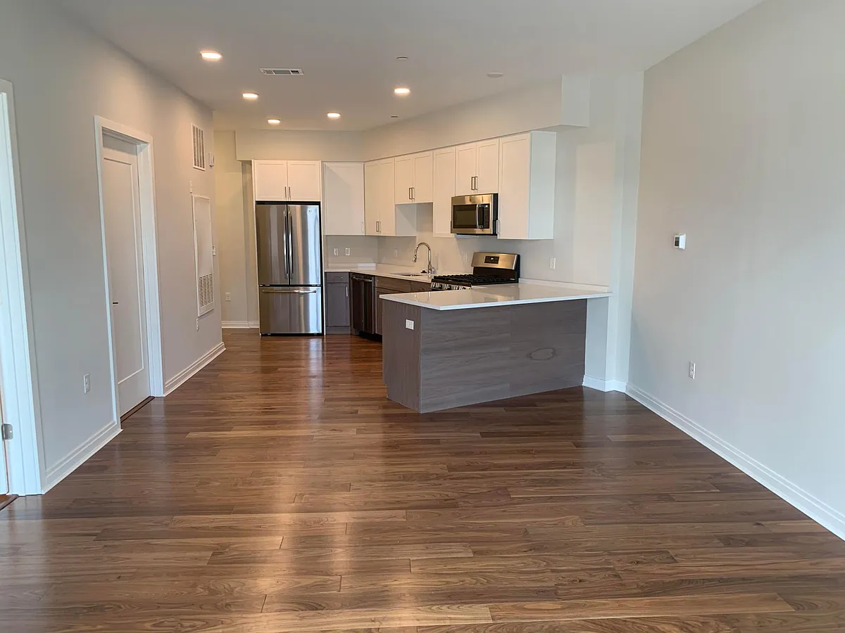Building Photo - 3525 Washington St #313