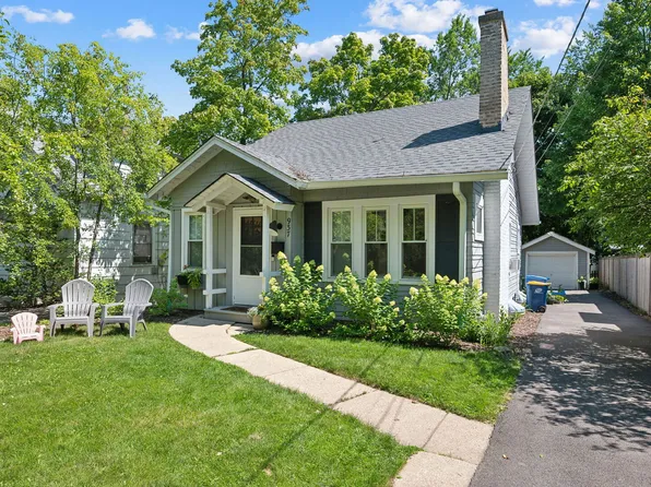 937 Pleasant Ave, Highland Park, IL 60035