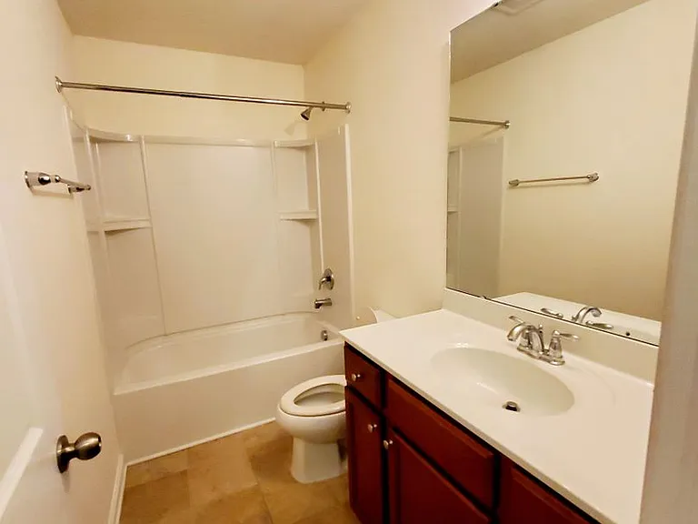504 Cedar Lakes Dr — Photo 14