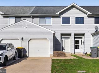 8 O'Rourke Ct, Newark, DE 19702