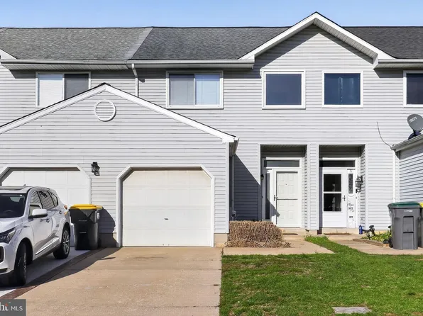 8 O'Rourke Ct, Newark, DE 19702
