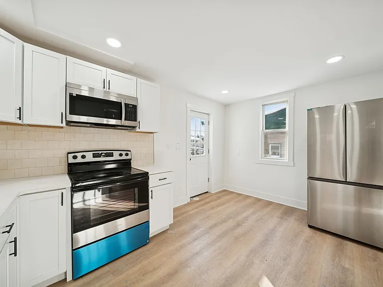 216 Whipple St — Photo 9
