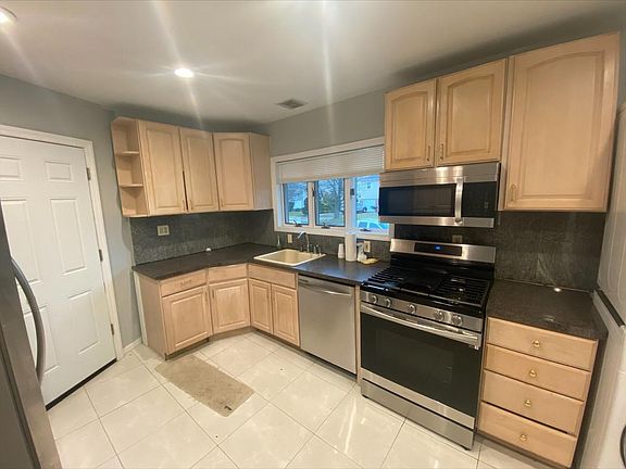 5th image of 220 Anchor Ave