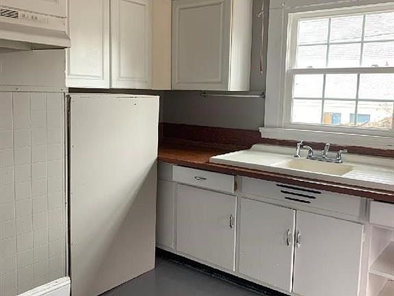 5th image of 2502 E Bessemer Ave