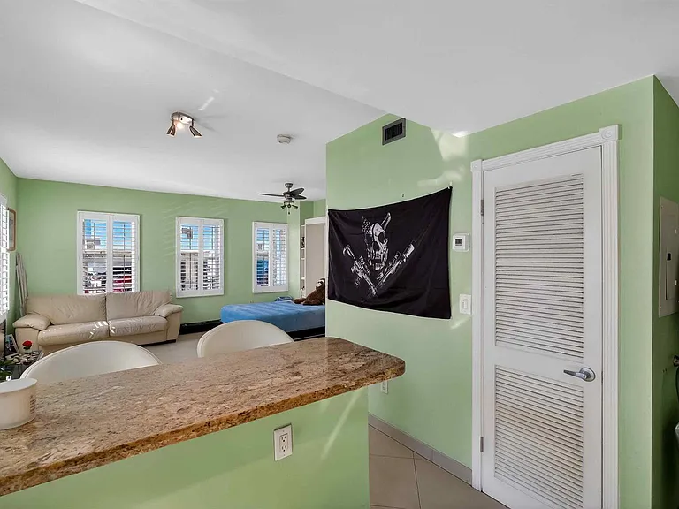 802 Euclid Ave #104 — Photo 18