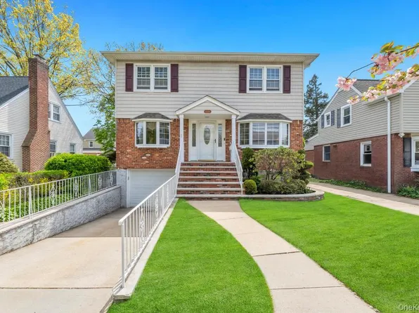 100 E Melrose Street, Valley Stream, NY 11580