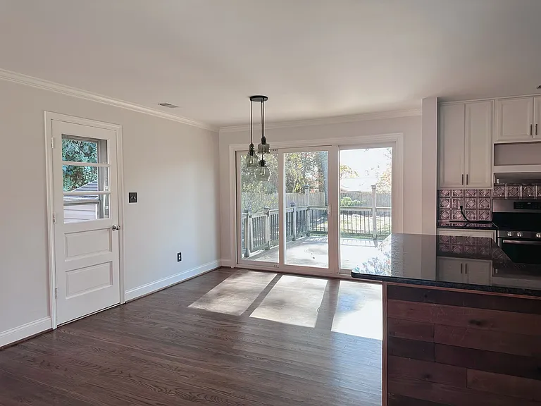 10319 Cleveland St — Photo 6