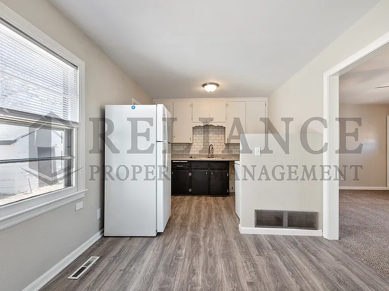 1562 Floberta St — Photo 9