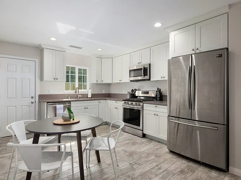 1207 Florence St — Photo 4