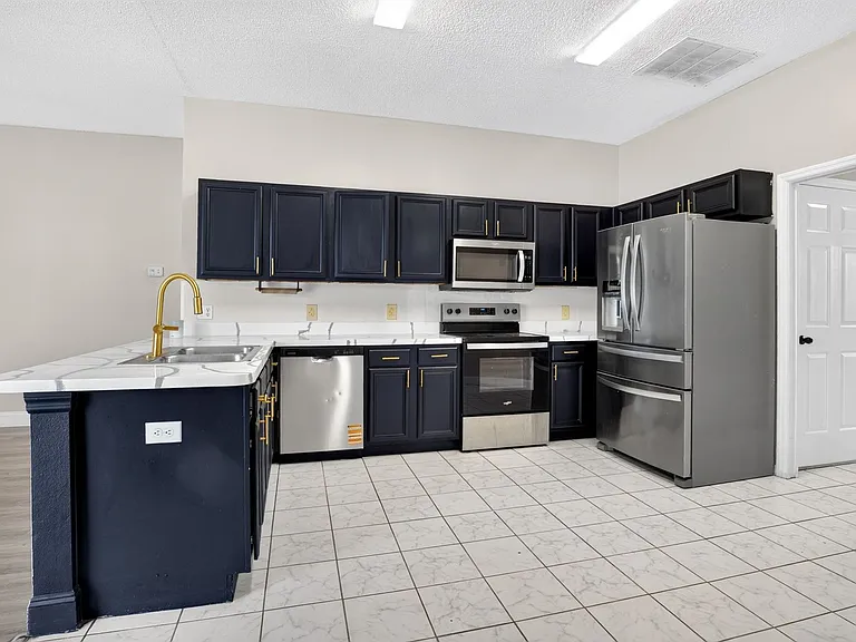 121 Aurelia Ct — Photo 10