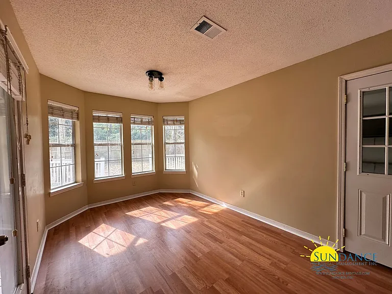 6 Shamrock Dr — Photo 4