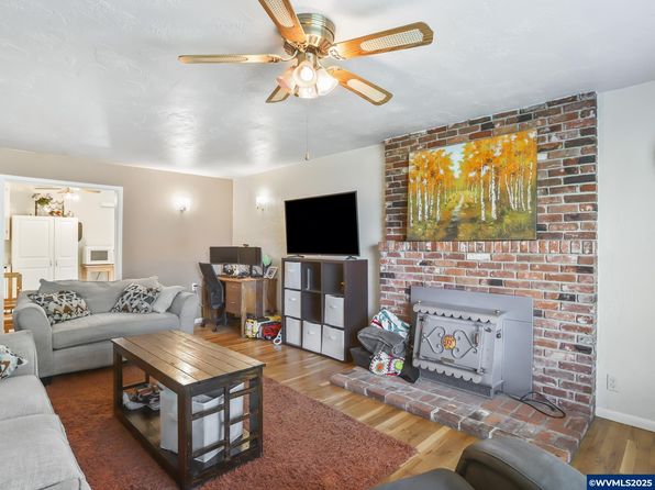 1018 McKinley St, Woodburn, OR 97071