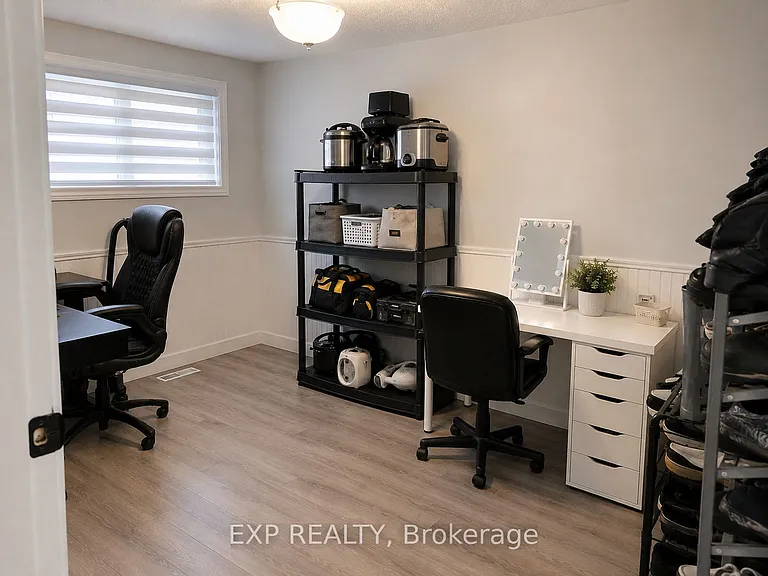 64 Chapel Hill Cres #UPPER — Photo 24