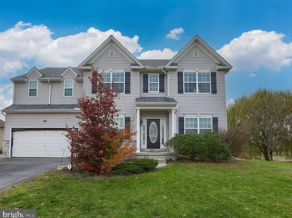 27 Jewel Dr, Mount Joy, PA 17552