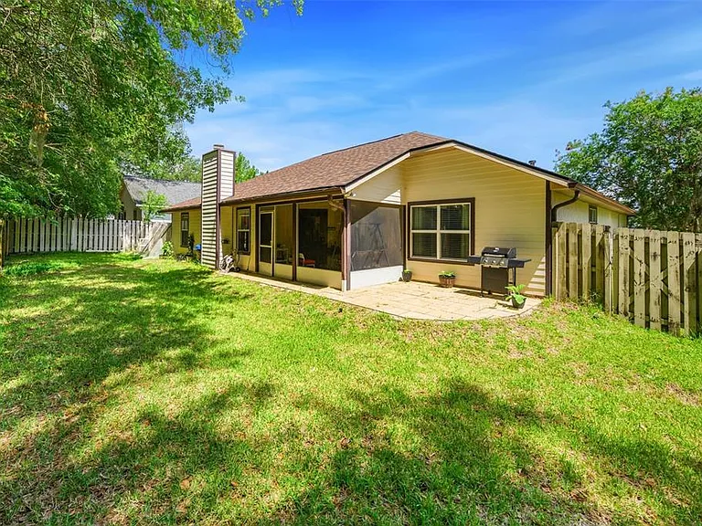 8725 NW 9th Pl — Photo 15