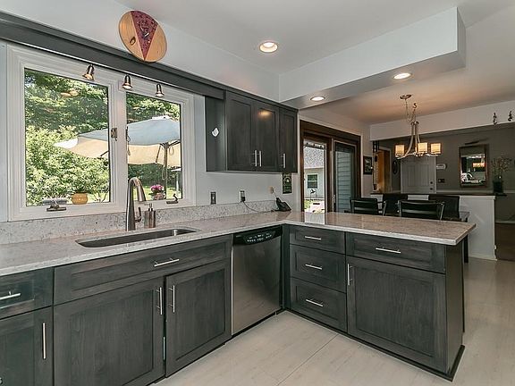 5th image of 7760 Kimberly Ln