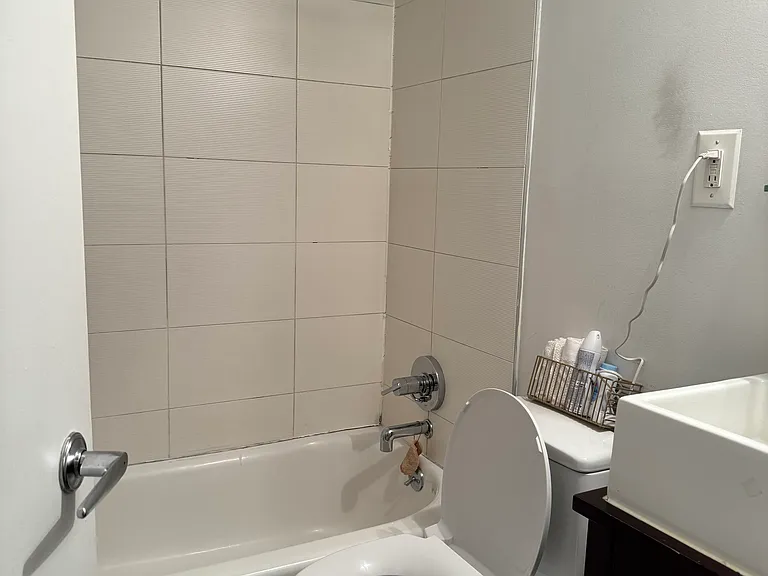 184 Thompson St #5T — Photo 8