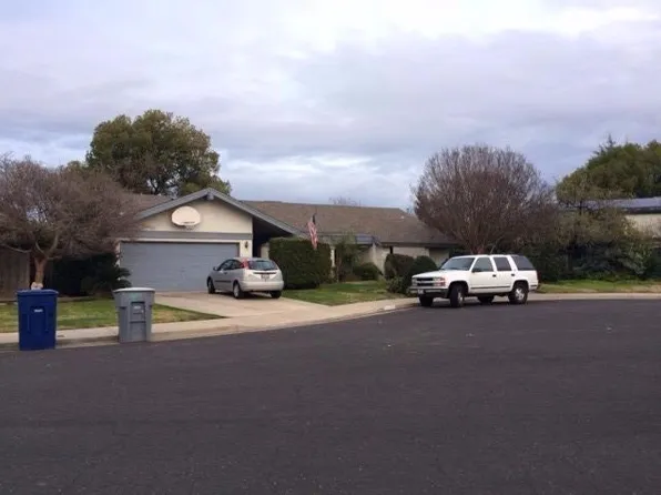 2466 Bliss Ave, Clovis, CA 93611