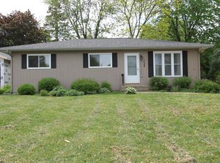 738 Foxtrail Cir, Burlington, WI 53105