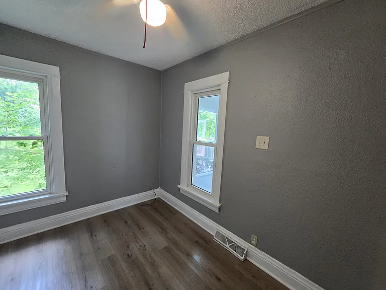 24 Van Buren St — Photo 18