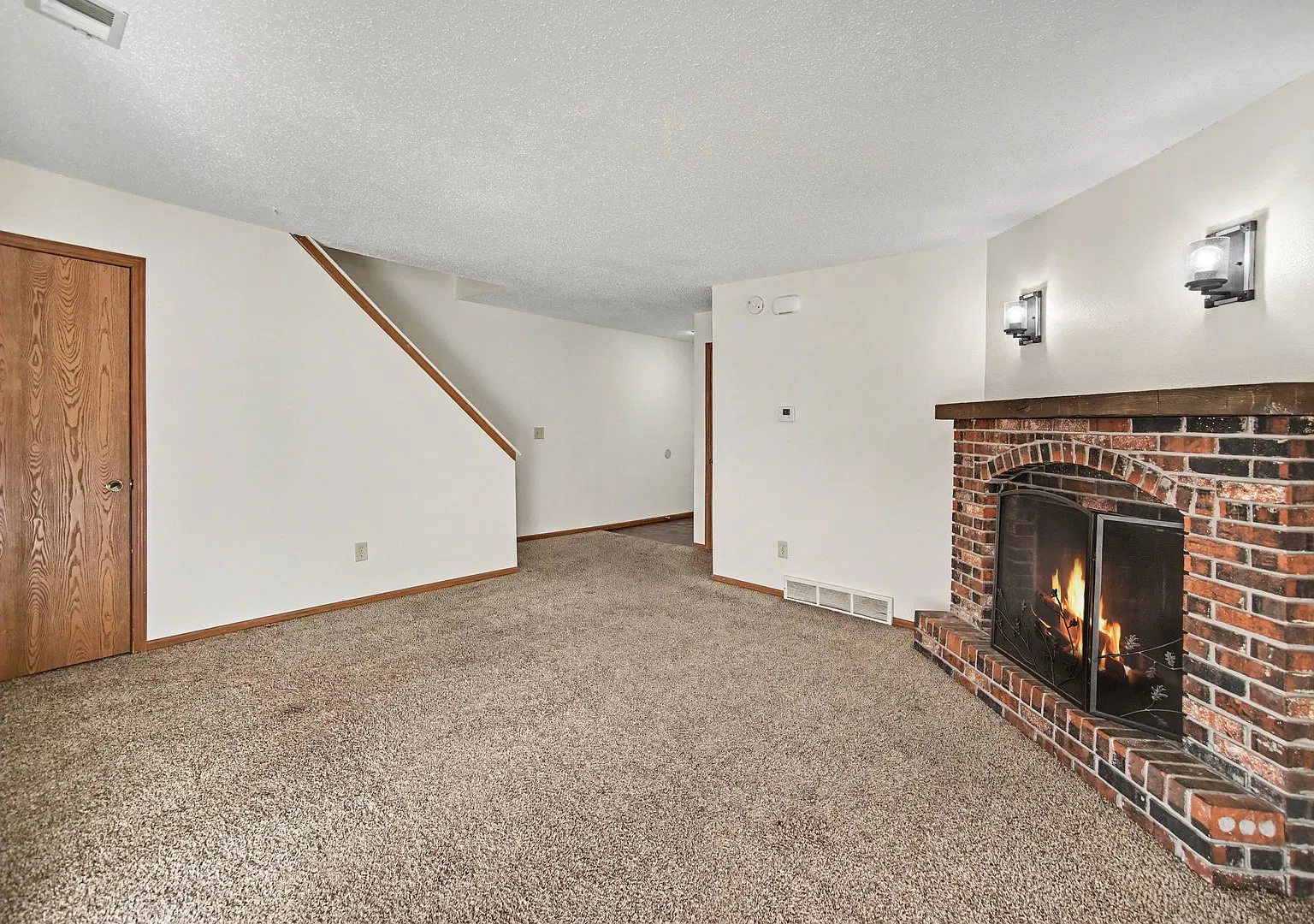 The place you will want to call home ~ 410 NW Nottingham Lane — Photo 4