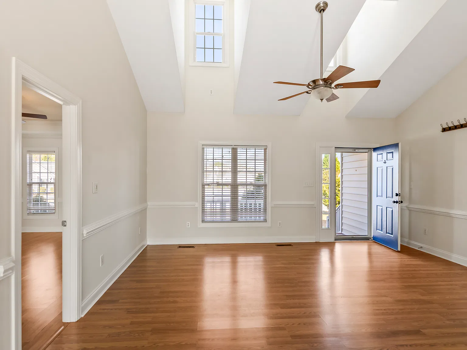 3 bed, 1389 sqft, $1,900 — Photo 3