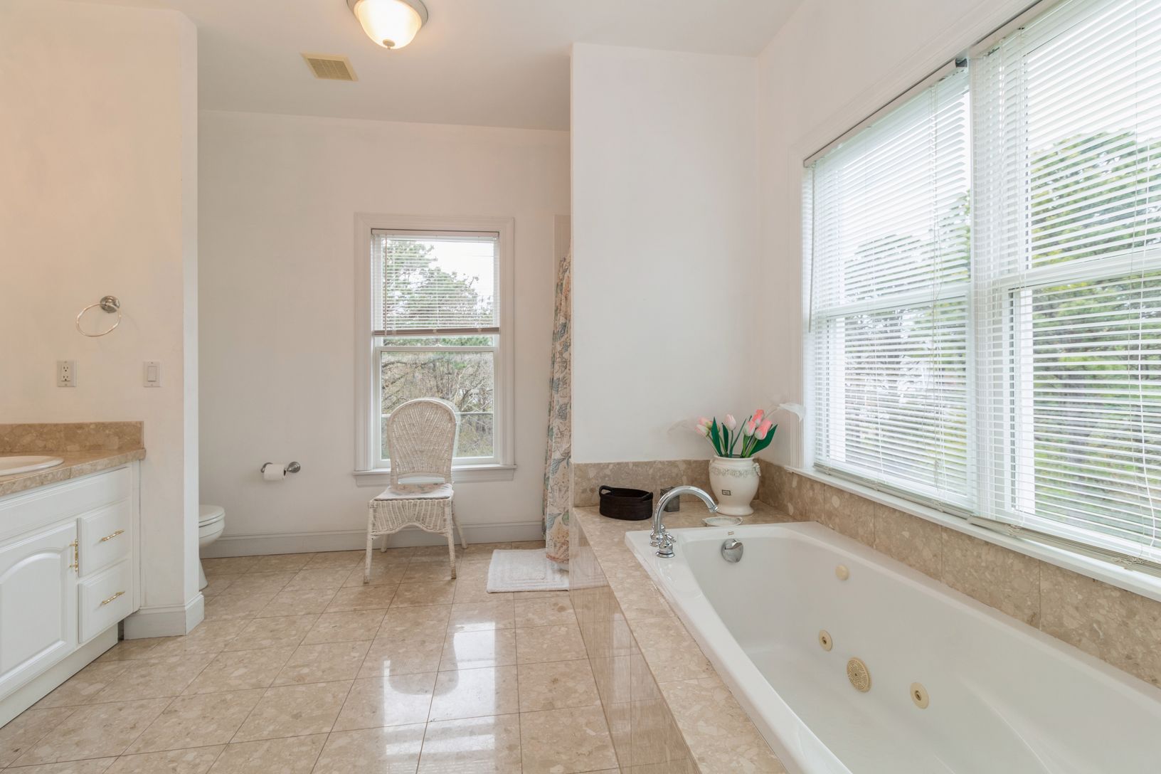  Modern bathroom