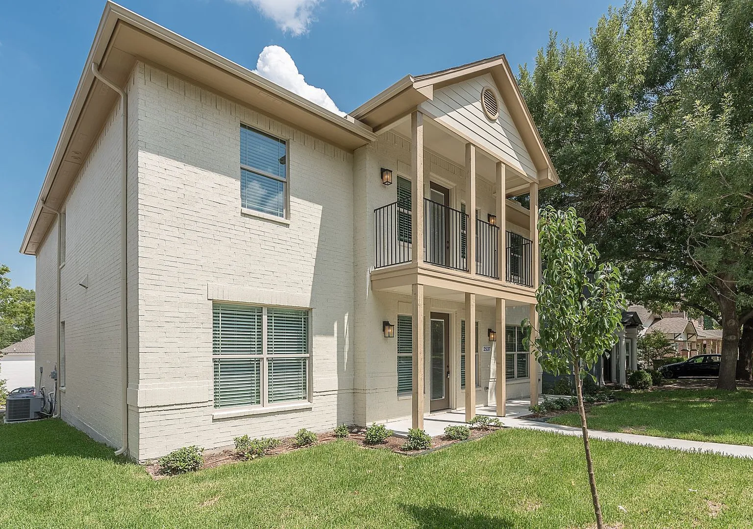 * Move In Summer 2028 * 5 Bedrooms 3.5 Bath Walk To Tcu — Photo 3