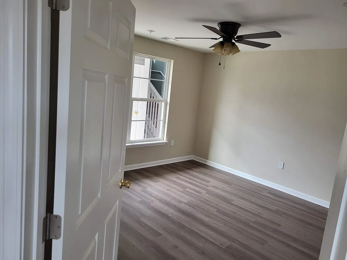 Building Photo - 102 Rai Ct