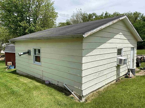 5th image of 725 E Moody Dr