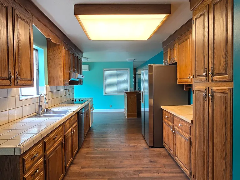 137 Anita Ct — Photo 2