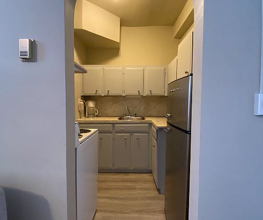 5th image of 2305 Victoria Ave #833320