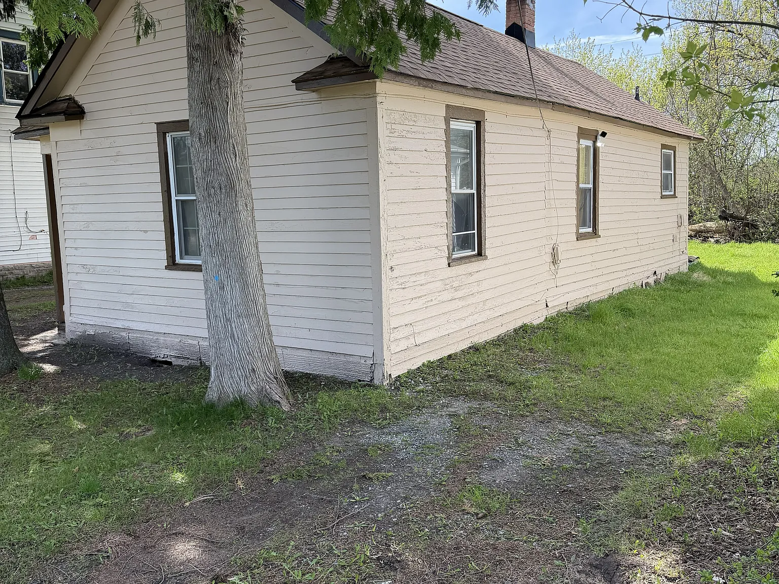 2526 White St — Photo 2