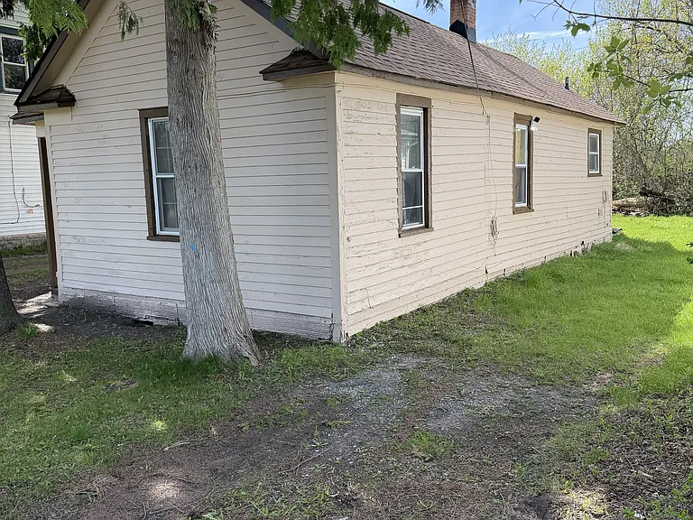 2526 White St — Photo 2