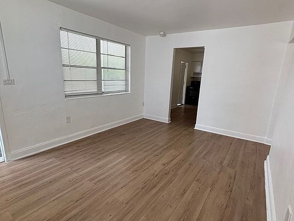 3rd image of 941-951 SW 5th St #941-6