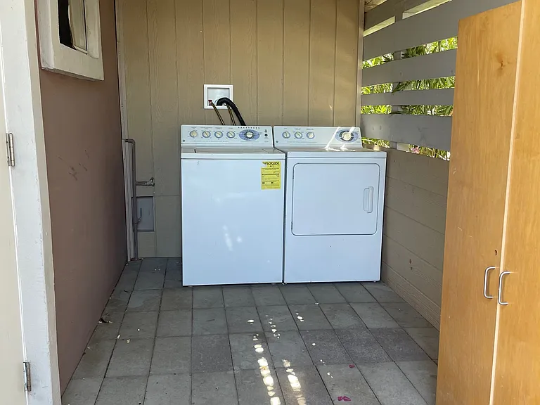 1050 E Fairmount Ave #10 — Photo 9