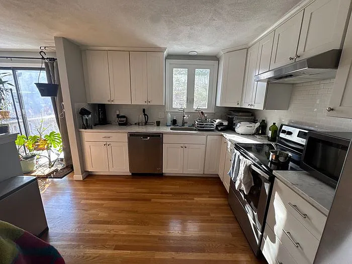 1 Sandra Ave — Photo 2
