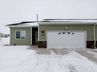 1806 35th Ave SE, Minot, ND 58701