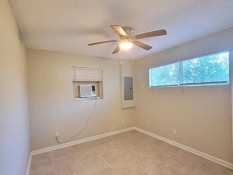 331 Emory Dr — Photo 12