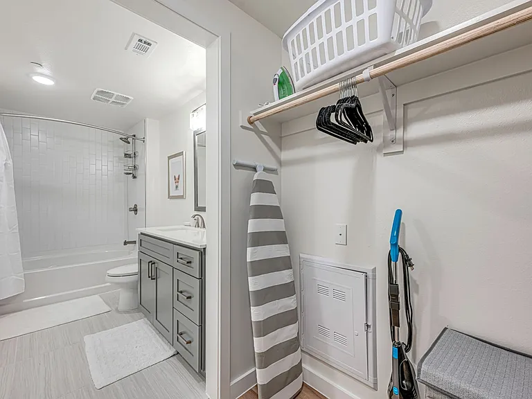 East 9th Apartments — Photo 11