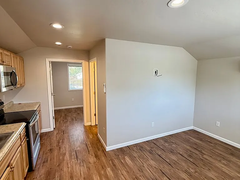 1104 Kane St — Photo 4