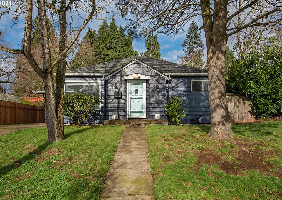 1st image of 704 W 39th St