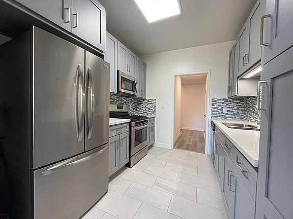 5th image of 12840 Moorpark St #7523f7caf