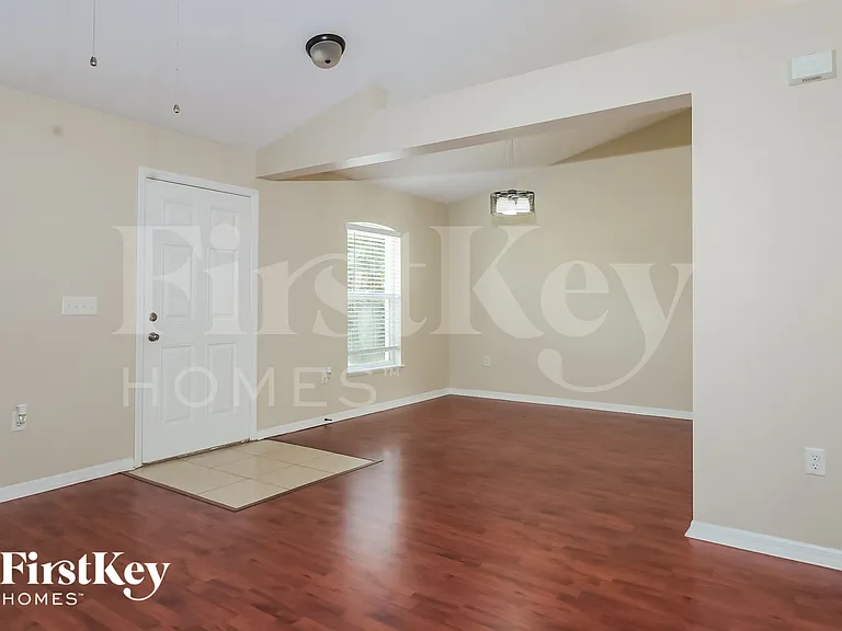 1438 SW Paar Dr — Photo 4