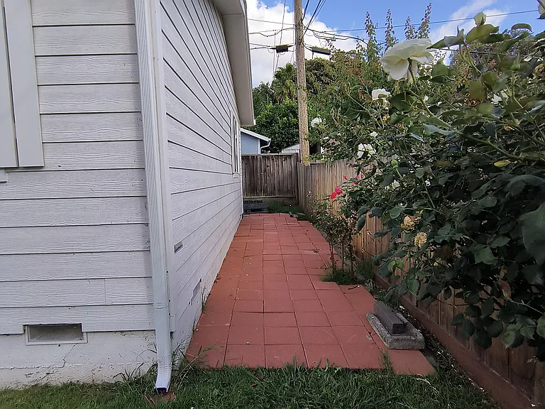 1121 Moraes Ct — Photo 9