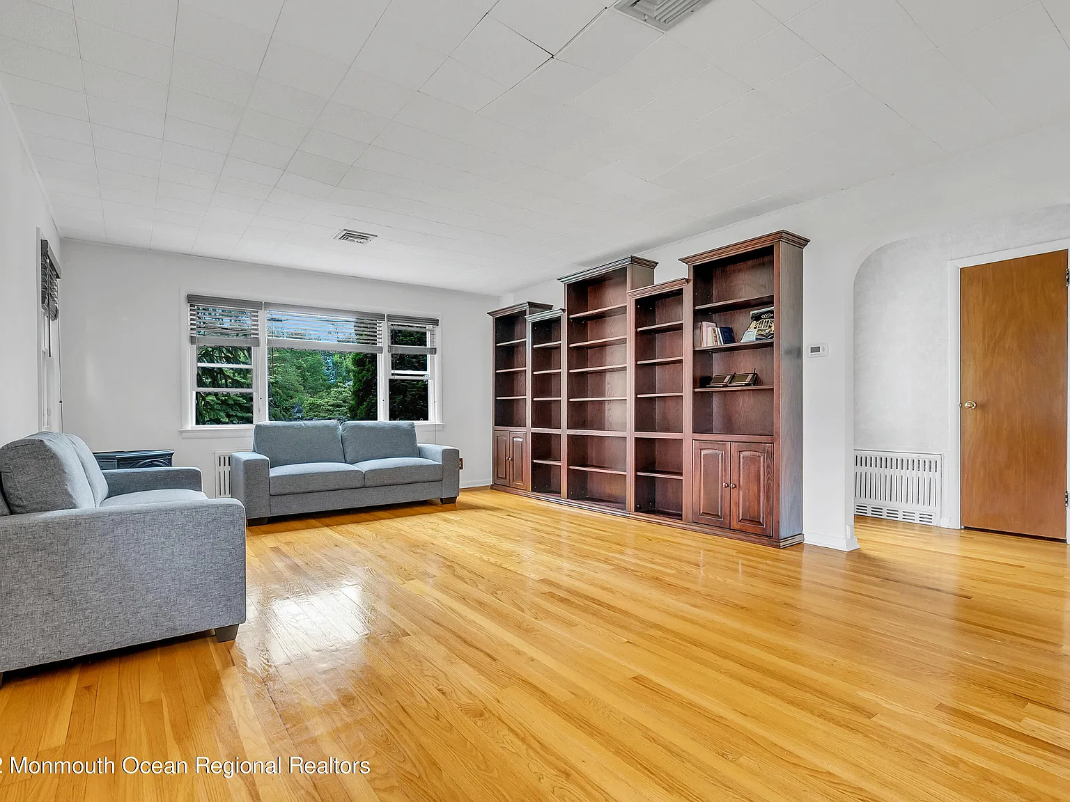 3 bed, 2344 sqft, $2,100 — Photo 3