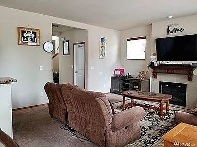 469 NE Nantucket St — Photo 3